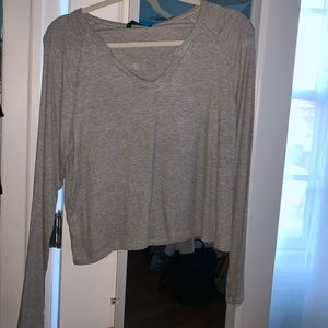 Lightweight Notched V-Neck Tee NEVER WORN